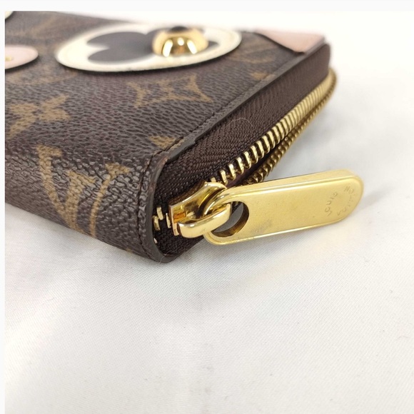 LOUIS VUITTON Dog MONOGRAM LV ZIPPY WALLET - Picture 3 of 11